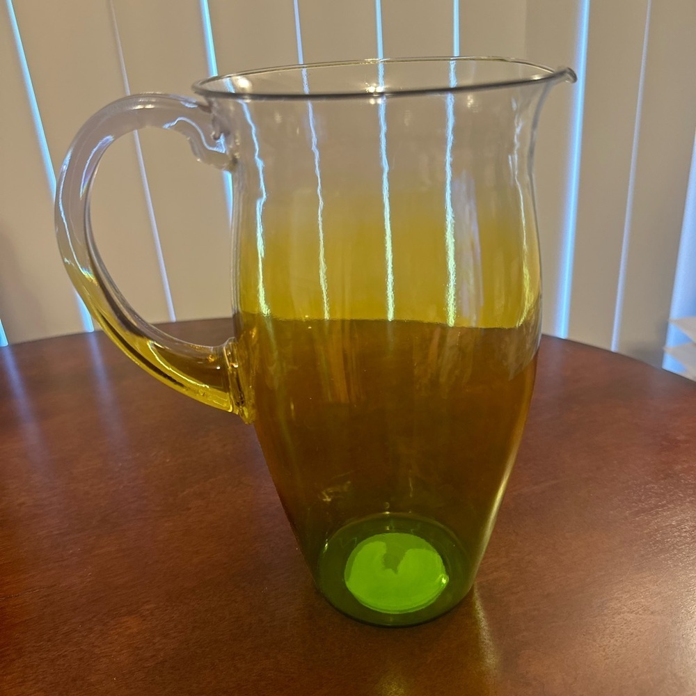 YELLOW/GREEN-Upgrade Your Beverage Game with the New Plastic Ombre Drink Pitcher - Picture 3 of 3